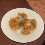 完全個室ダイニング　The Cave - 旬魚のカルパッチョ。まぁ、普通。