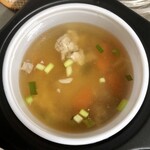 aroi cafe - テイクアウト「カオパットタレー」(750円)のスープ