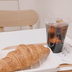 ピエール・エルメ - クロワッサン/コールドブリューアイスコーヒー