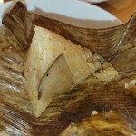 鳳琴樓 - ちまき笹を開けて