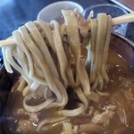 手打ちそば ふしみ - カレーうどん1100円(税込)を田舎そばで注文(カレーうどんは田舎蕎麦なら変更可)。
            湯気モクモク超激熱！寒い日にこれは最高の御馳走ですね♪
            田舎そばはかなりの太さ！！冷たいのでも食してみたいです。