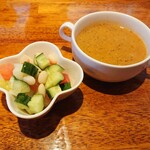 トルコ ロカンタ ケレベッキ - 料理写真:サラダ／ひよこ豆のスープ