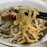 麺屋 桐龍 - 二郎系極太麺　スープに絡みます