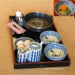 和田金 - 担当仲居さんが調理。和田金(三重県松阪市)食彩品館.jp撮影