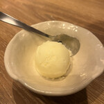 炭火焼肉ホルモン うしごろ - 本日のアイス550円