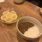 炭火焼肉ホルモン うしごろ - さっぱりレモン冷麺550円 & 牛すじ煮込みカレー550円