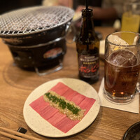 炭火焼肉ホルモン うしごろ 中目黒店 - タン刺しねぎ塩　550円