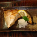 Robatayaki Asai - ブリカマの塩焼きは焼き魚人気ナンバーワン