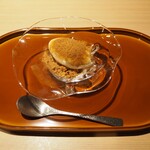 おみ乃 - みたらしのアイス（ミルクアイス + みたらしパウダー）