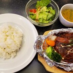 JIS - 煮込みハンバーグセット