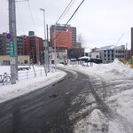 カレー専門店 円山教授 - 行き方②しばらく道なり(左側は駐輪場)