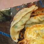 春木屋 - 焼き餃子６個￥550税込み(R4.12.24撮影)