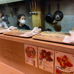 ラーメン仮面55 - 整然と並んだお盆から、キチンとしたオペレーションが伺えます