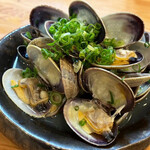 Domestic clams steamed in sake