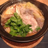 和×養 七参 - 国産牛の鍋焼きうどん