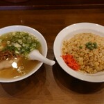 マルヤ飯店 - ●ラーメン　600円
●チャーハン　750円