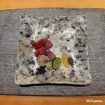 丸新 - 本鮪の赤身と中トロ､寒鰤､鰆焼霜､泥障烏賊の造り