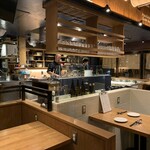 中華厨房 一歩 - テーブル席からでもオープンキッチンが眺めれます