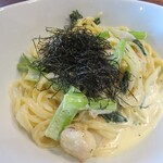 ふらっとりあん - ホタテと小松菜の和風クリームパスタ