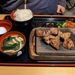 ワンダーステーキ - チビが頼んだ、牛赤身カットステーキセット(税込1,100円)