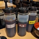 ワンダーステーキ - 焼肉のタレは、３種類…　おろし玉ねぎ・ポン酢・ガーリックソースですよ…
