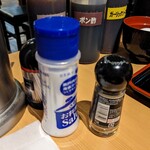 ワンダーステーキ - お塩と胡椒もございます…