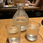 Uoshou Gimpei - 日本酒はガラスの酒器がちょっと味気ない( ߹꒳​߹ )2杯目も同じ酒器でした。。。