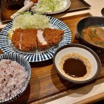 Atsugiri Tonkatsu Maruta Mi-To - 厚切りロースかつ定食