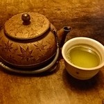うなぎ屋　たむろ - 鉄瓶に入れたお茶