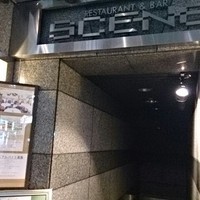 シーン - 入口、地下一階にある