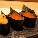 すし うおいち - 軍艦のウニ＆いくら(2022年12月)