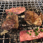 炭火焼肉と炉端 康 - ネギタン塩と和牛カルビ