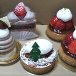 PATISSERIE AVENIR MERVEILLE - 手前真ん中はりんごのタルト