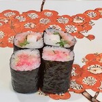 寿司栄 華やぎ - トロたくと梅巻き。