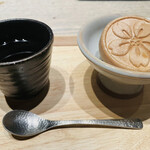 鳥おか - お茶、黒胡麻のアイス最中