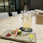 鳥おか - お野菜の甘酢漬け、ハイボール