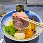 うずとかみなり - 絶妙な火加減のレアチャーシュー