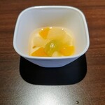 丼呑倶楽部 金太郎 - デザートは缶詰フルーツ