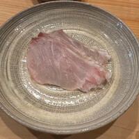 鮨 十兵衛 - クエ　皮目を炭火焼き