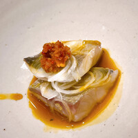 温石 - 蒸し物と記載しましたが、軽く炙っているのかもしれません。地物の根深ネギと自家製柚子胡椒の辛味が合う