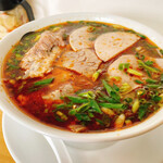 バインミー ゴンゴン - ブンボーフェ　ベトナム☆牛肉ピリ辛素麺