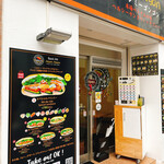 バインミー ゴンゴン - 外観　食券システム