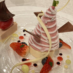 シャトー　ラ・パルム・ドール - ◉ノエル・スペシャルデザート
      　　クリスマスツリー仕立てのスウィーツ　　　　　　　　　　　　　可愛くて食べるのがもったいない　(๑˃̵ᴗ˂̵)