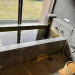 山人 - 室内半露天風呂(源泉かけ流し)