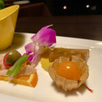 山人 - 南部かしわスモークハム、ムキタケの寒天、鬼灯