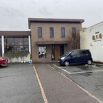 龍天楼 - お店は県道沿い