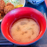 手作り居酒屋 たぬき - なぜか味噌汁は異様に少ない(笑)