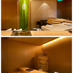 鮨 つぼみ - 内観
      氷冷庫には上に氷を入れ、下には白身魚や車海老を保冷しているそうです。