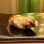 鮨 つぼみ - 対馬 穴子
      焼きたて熱々、煮詰めの味も良く美味しい！