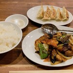 福来閣 - 茄子と豚肉の味噌炒め、餃子
